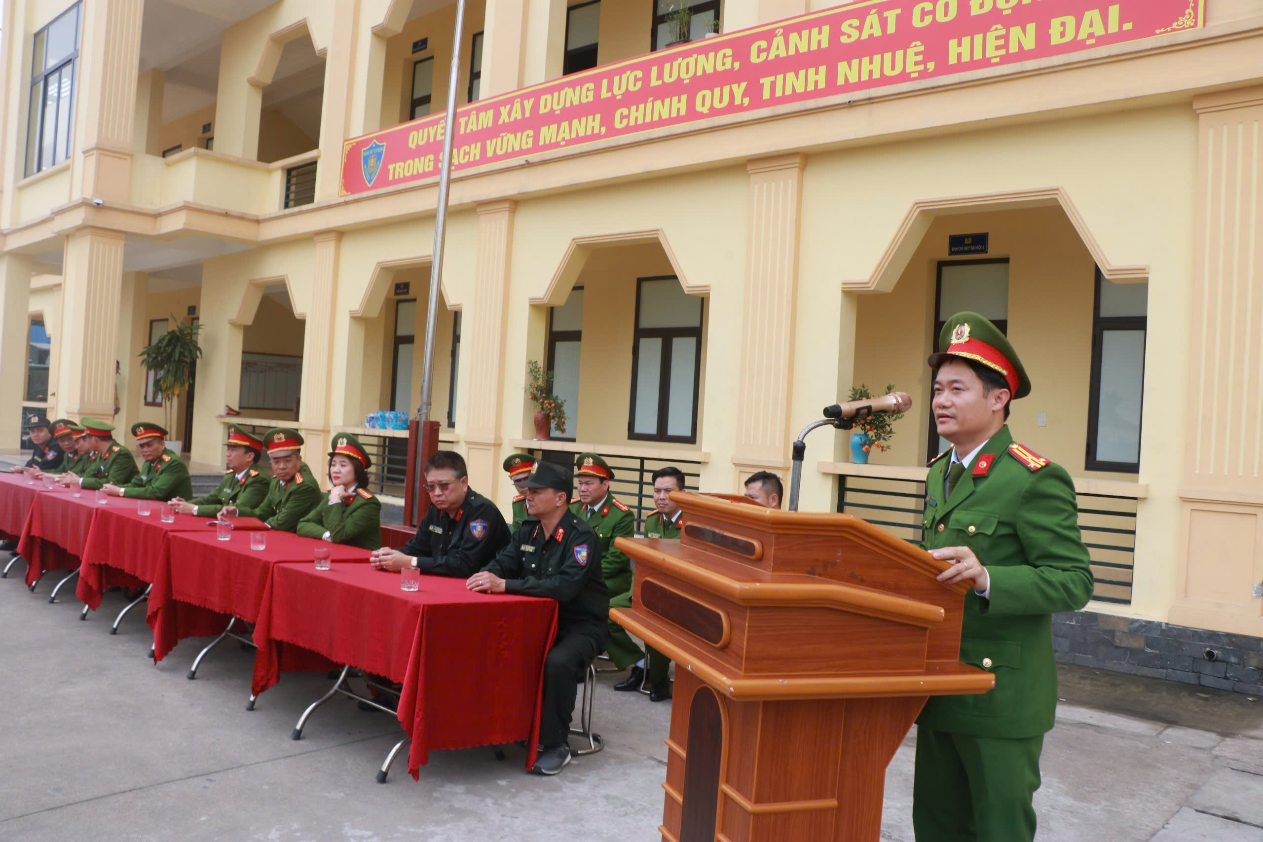 Phòng Cảnh sát cơ động CATP: Ra quân huấn luyện, phát động phong trào thi đua hoàn thành xuất sắc nhiệm vụ huấn luyện năm 2025